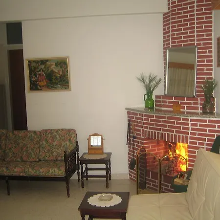 Homestay Moni House *