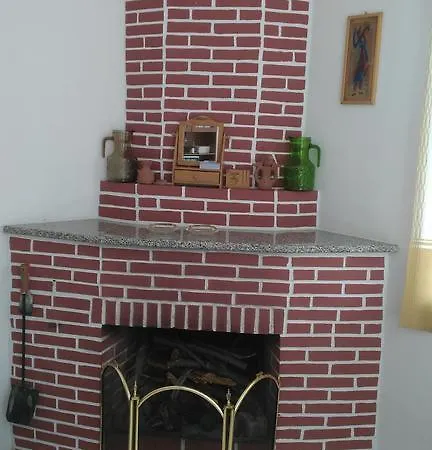 Moni House *
