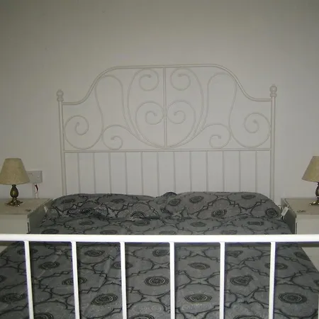 Moni House *